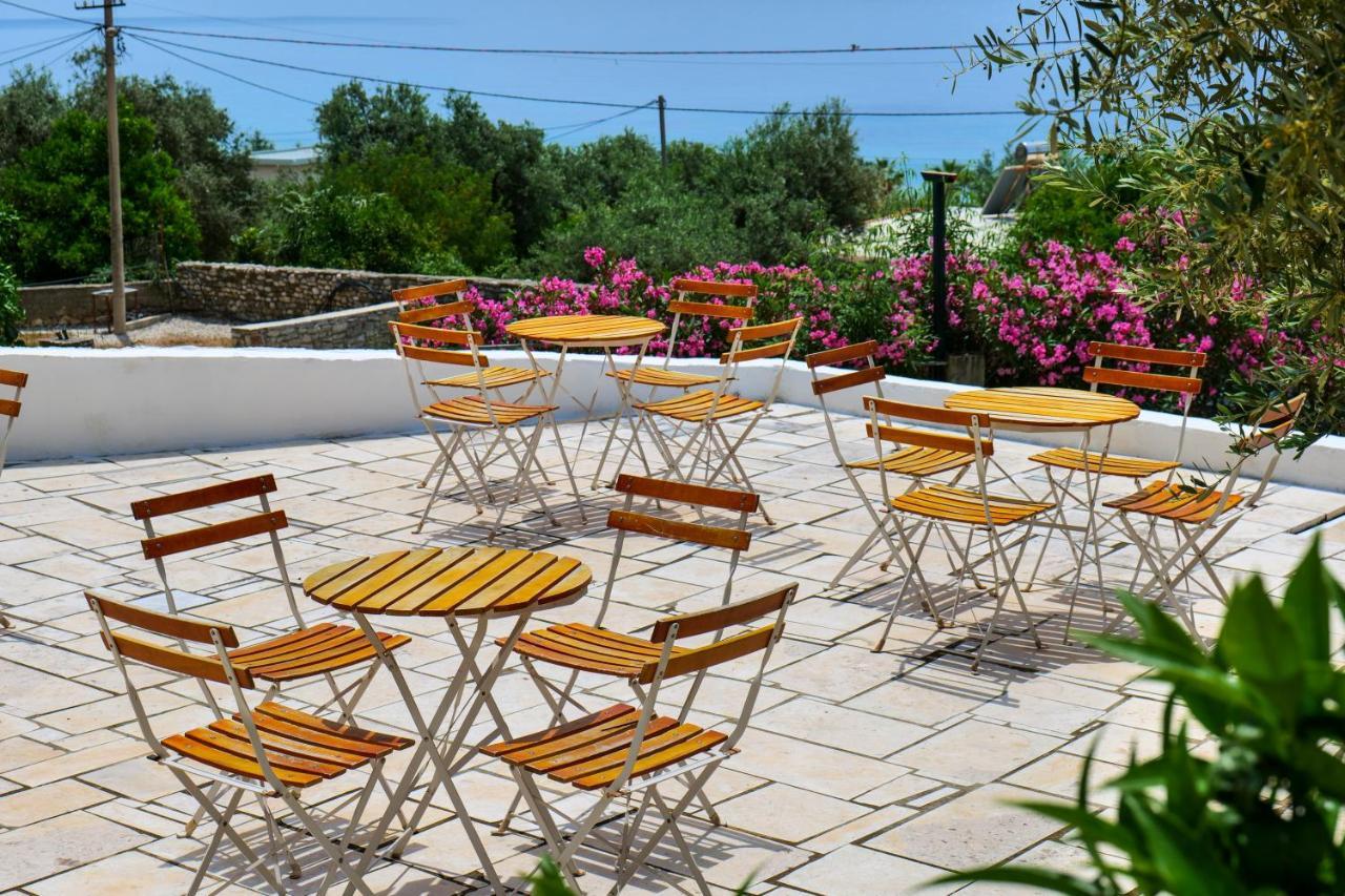 White Hotel Borsh Kültér fotó