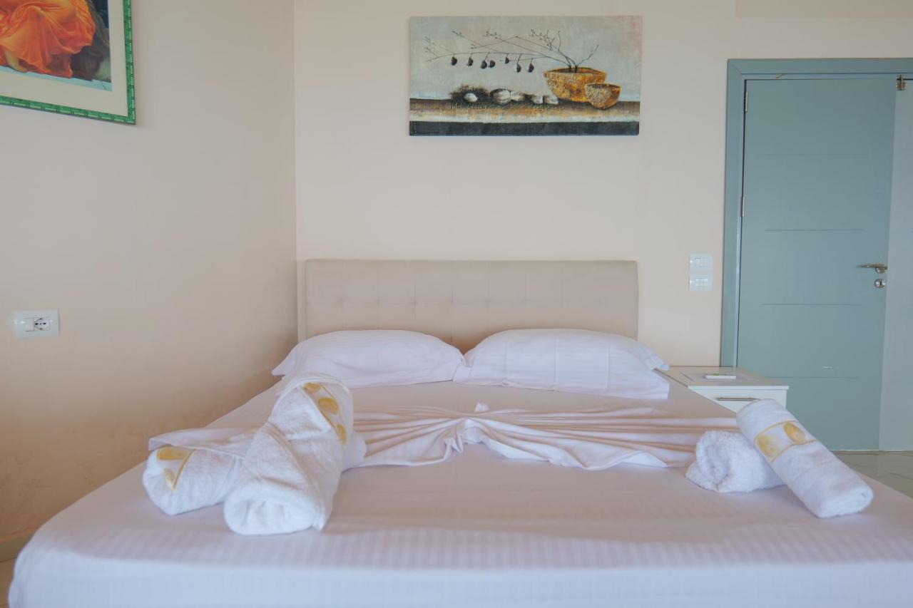 White Hotel Borsh Kültér fotó